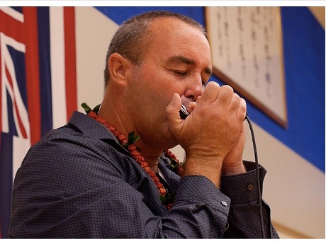 Danilo Marrone playing the harmonica.