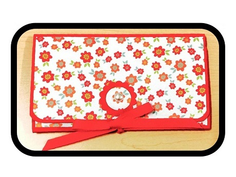 Wallet mini album decorated with floral paper
