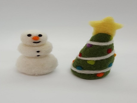 picture of felt snowman and Christmas tree